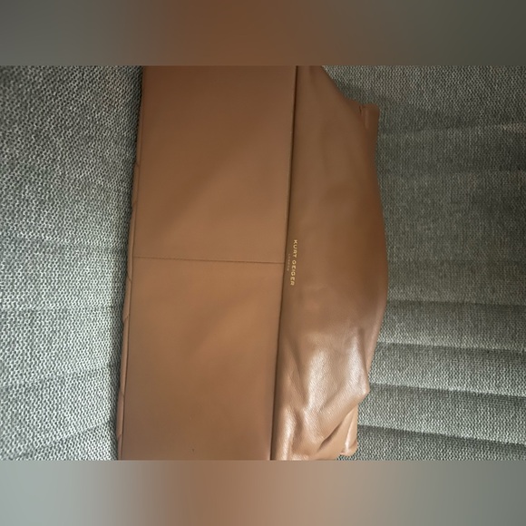 Kurt Geiger XXL Kensington Camel Bag - Picture 6 of 6